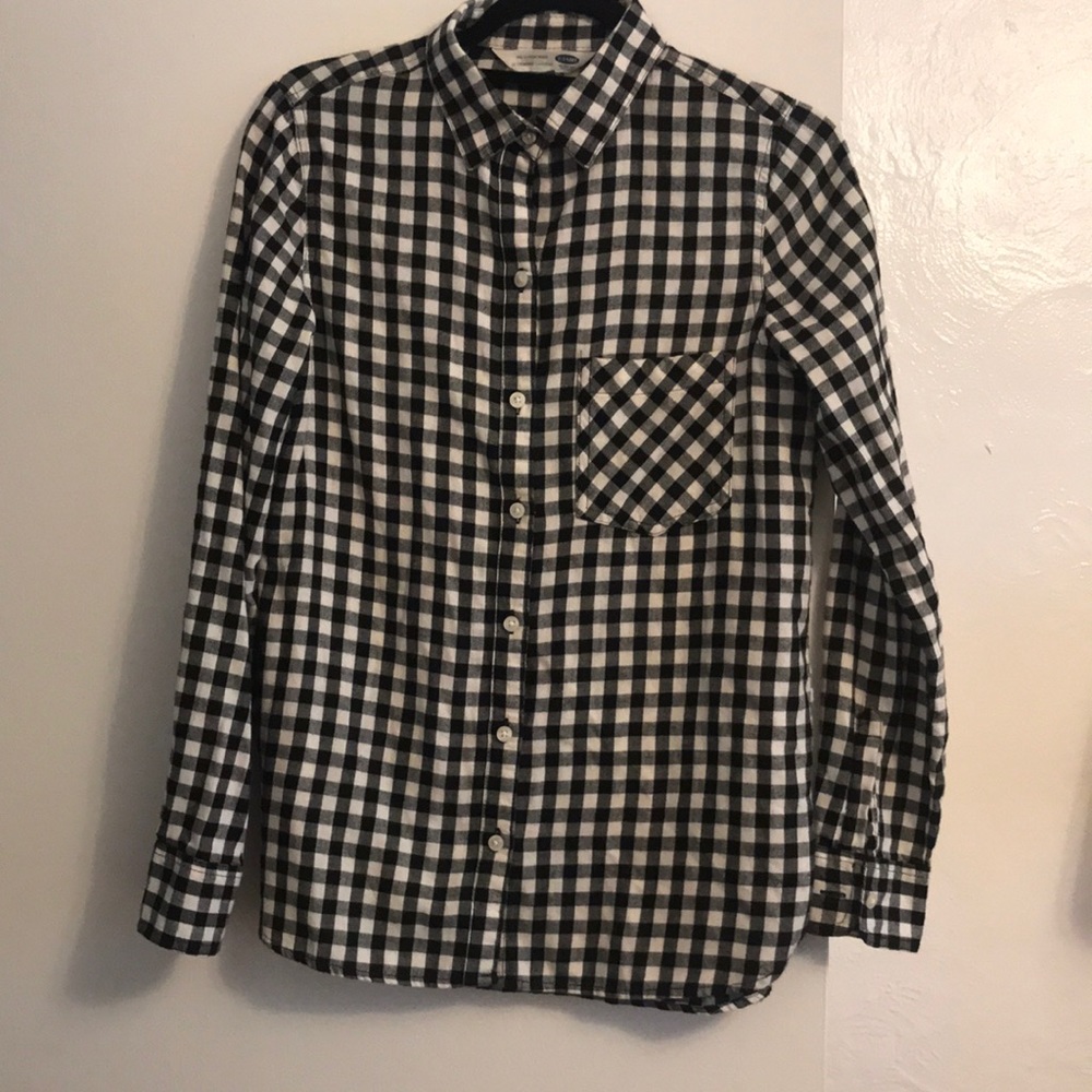 Cute Old Navy soft black and white plaid, long sleeve shirt